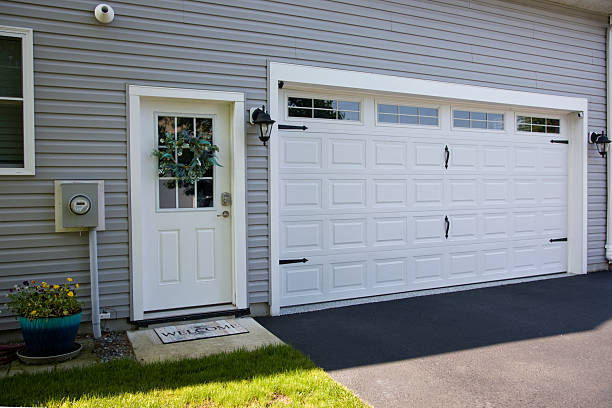 24/7 Emergency Garage Door Panel Replacement experts in Leesburg, OH